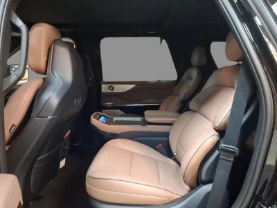 2027 Lincoln Navigator — detail view
