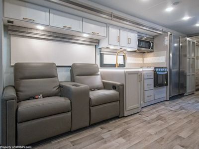 2026 Thor Motor Coach Hurricane - Photo 13