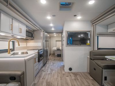 2026 Thor Motor Coach Hurricane - Photo 11