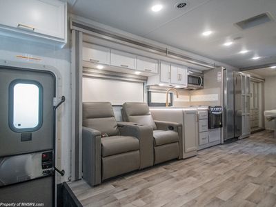 2026 Thor Motor Coach Hurricane - Photo 12