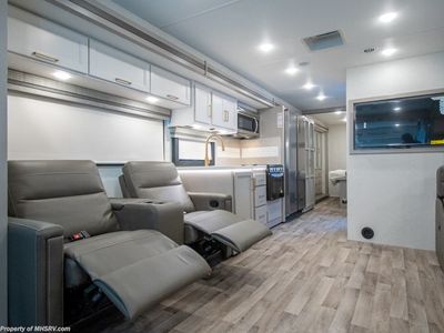 2026 Thor Motor Coach Hurricane - Photo 14
