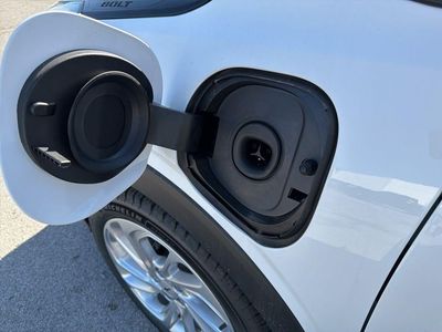 2027 Chevrolet Bolt - Photo 10