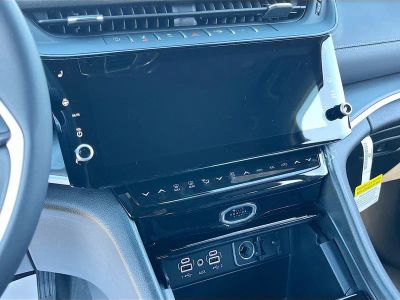 2026 Jeep Grand Cherokee — photo 13 view