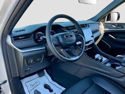 2026 Jeep Grand Cherokee — photo 9 view