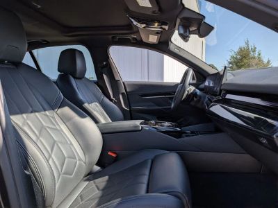 2025 BMW 5 Series - Photo 25
