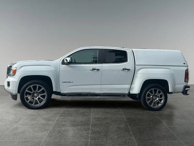2019 GMC Canyon — interior view