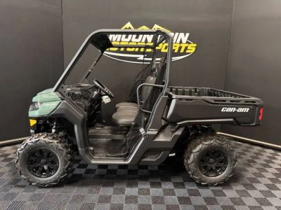 2026 Can-Am® Defender HD7 — front three-quarter view