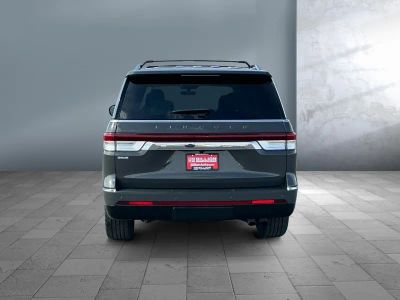 2022 Lincoln Navigator — detail view