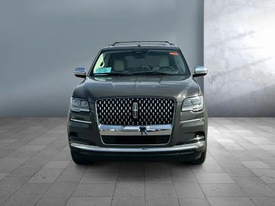 2022 Lincoln Navigator — side profile view
