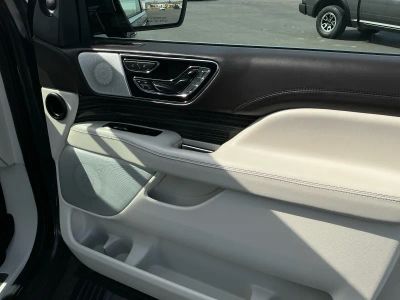 2022 Lincoln Navigator — photo 21 view