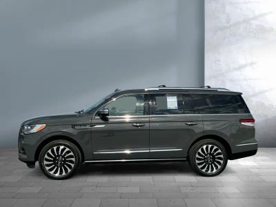 2022 Lincoln Navigator — rear three-quarter view