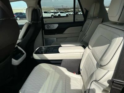 2022 Lincoln Navigator — photo 16 view