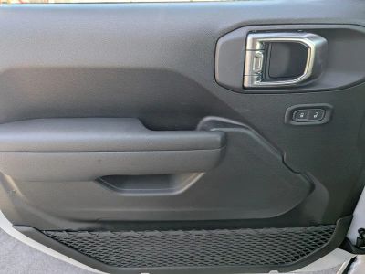 2026 Jeep Wrangler — photo 14 view