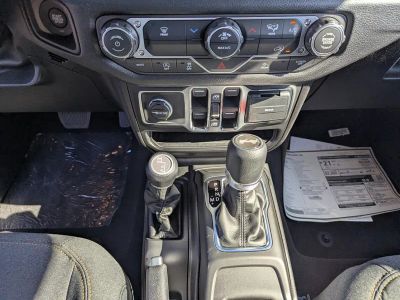 2026 Jeep Wrangler — photo 15 view