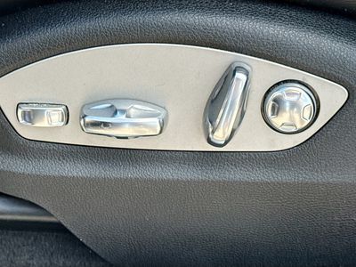2023 Porsche Macan - Photo 24