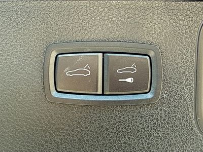 2023 Porsche Macan - Photo 12