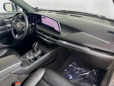 2024 Cadillac XT4 — photo 32 view