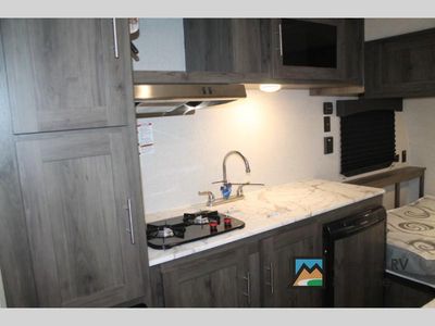 2021 Coachmen RV Viking Saga — photo 8 view