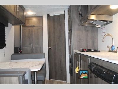 2021 Coachmen RV Viking Saga — photo 7 view