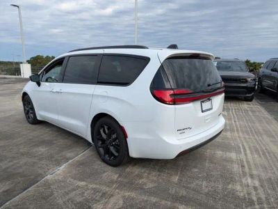 2026 Chrysler Pacifica — detail view