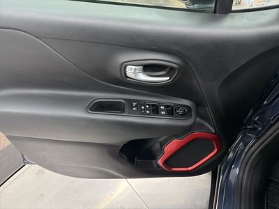 2023 Jeep Renegade - Photo 18