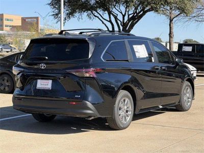 2026 Toyota Sienna - Photo 4
