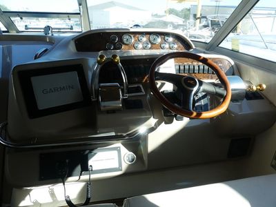 1998 Sea Ray 330 Sundancer — photo 7 view