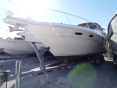 1998 Sea Ray 330 Sundancer — side profile view