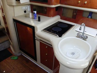 1998 Sea Ray 330 Sundancer — photo 11 view