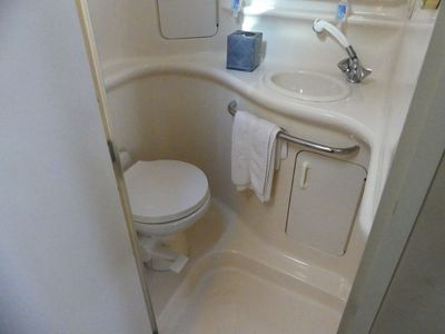 1998 Sea Ray 330 Sundancer — photo 15 view