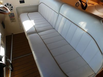 1998 Sea Ray 330 Sundancer — photo 8 view