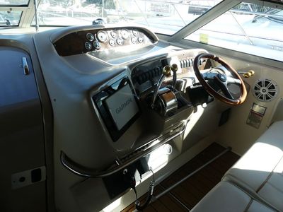 1998 Sea Ray 330 Sundancer — engine compartment view