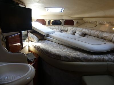 1998 Sea Ray 330 Sundancer — photo 13 view