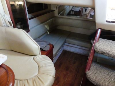 1998 Sea Ray 330 Sundancer — photo 12 view