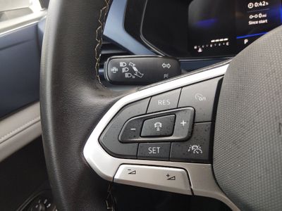 2024 Volkswagen Taos — photo 12 view