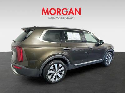 2022 Kia Telluride — rear three-quarter view
