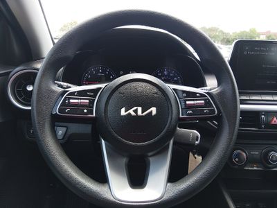 2023 Kia Forte - Photo 12