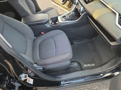 2019 Toyota RAV4 LE - Photo 14