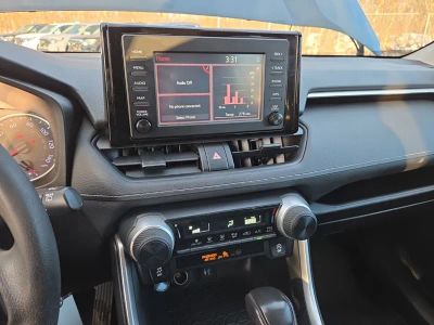 2019 Toyota RAV4 LE - Photo 16