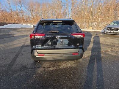 2019 Toyota RAV4 LE - Photo 5