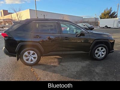 2019 Toyota RAV4 LE - Photo 7