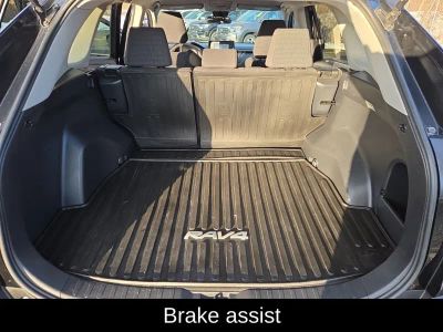 2019 Toyota RAV4 LE - Photo 12