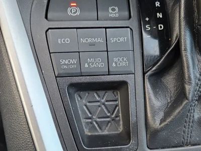 2019 Toyota RAV4 LE - Photo 17