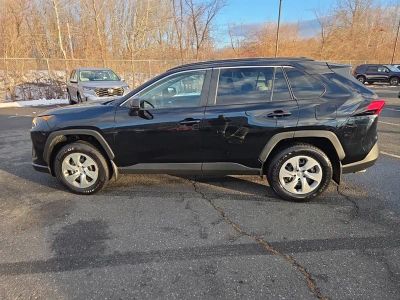 2019 Toyota RAV4 LE - Photo 3
