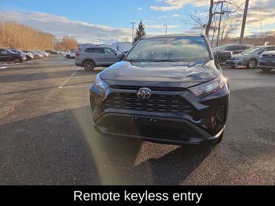 2019 Toyota RAV4 LE - Photo 9
