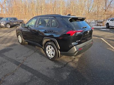 2019 Toyota RAV4 LE - Photo 4
