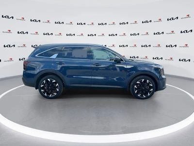2025 Kia Sorento — photo 9 view