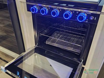 2026 Venture RV SportTrek Touring Edition - Photo 22