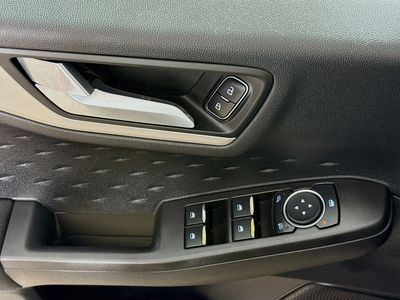 2020 Ford Escape - Photo 18