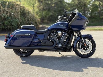 2025 Indian Motorcycle Challenger Dark Horse 112 w/PowerBand Audio Springfield Blue - Photo 8